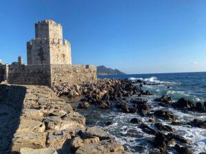 Das Schloss der Stadt Methoni, auf der griechischen Peloponnes. Ca. 60 km entfernt befindet sich die tiefste Stelle im Mittelmeer.