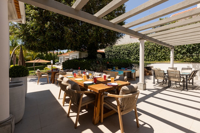 Terrassenüberdachung: Ihr neues Gartenwohnzimmer – So werden Sie wetterunabhängig und genießen mehr Freiluftzeit